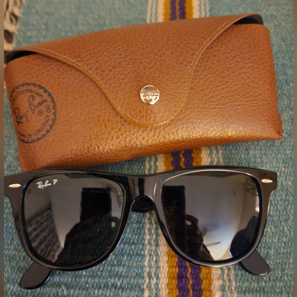 Rayban polarized wayfarer black - excellent condition